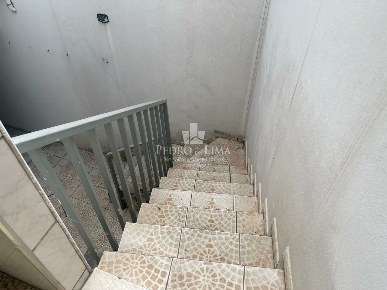 Sobrado em condomínio fechado 2 suítes 2 vagas com edicula, na Penha.