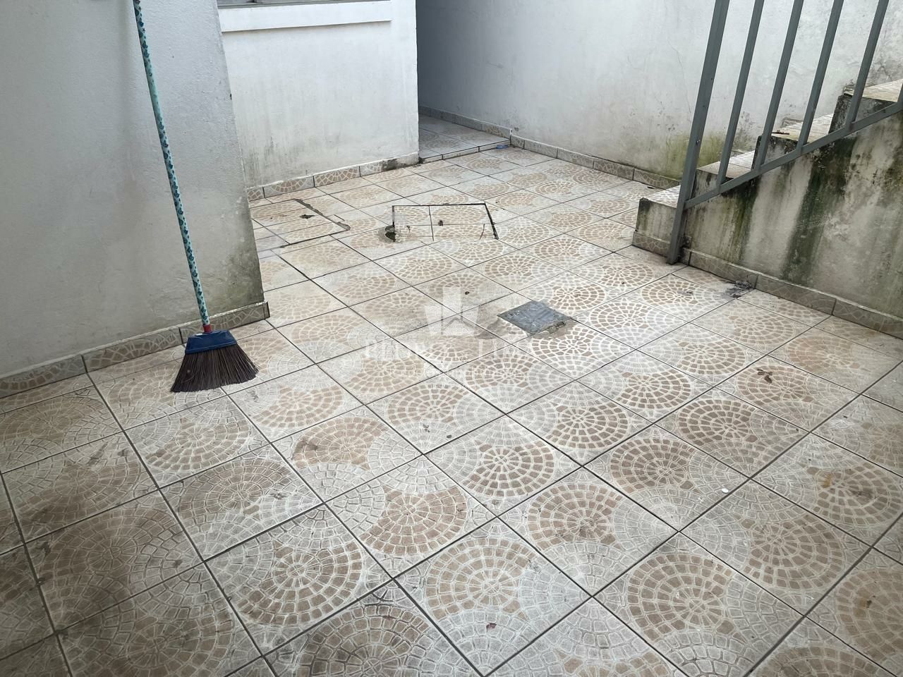 Sobrado em condomínio fechado 2 suítes 2 vagas com edicula, na Penha.