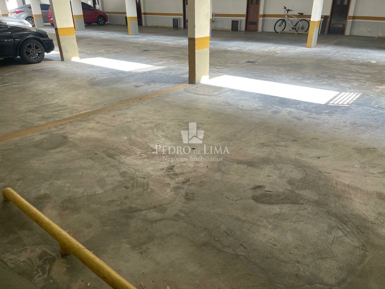 Sobrado em condomínio fechado 2 suítes 2 vagas com edicula, na Penha.