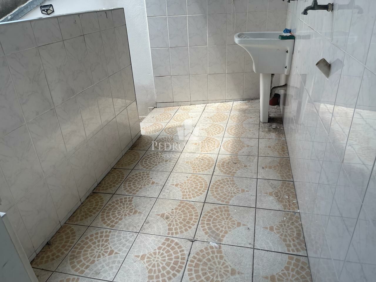 Sobrado em condomínio fechado 2 suítes 2 vagas com edicula, na Penha.