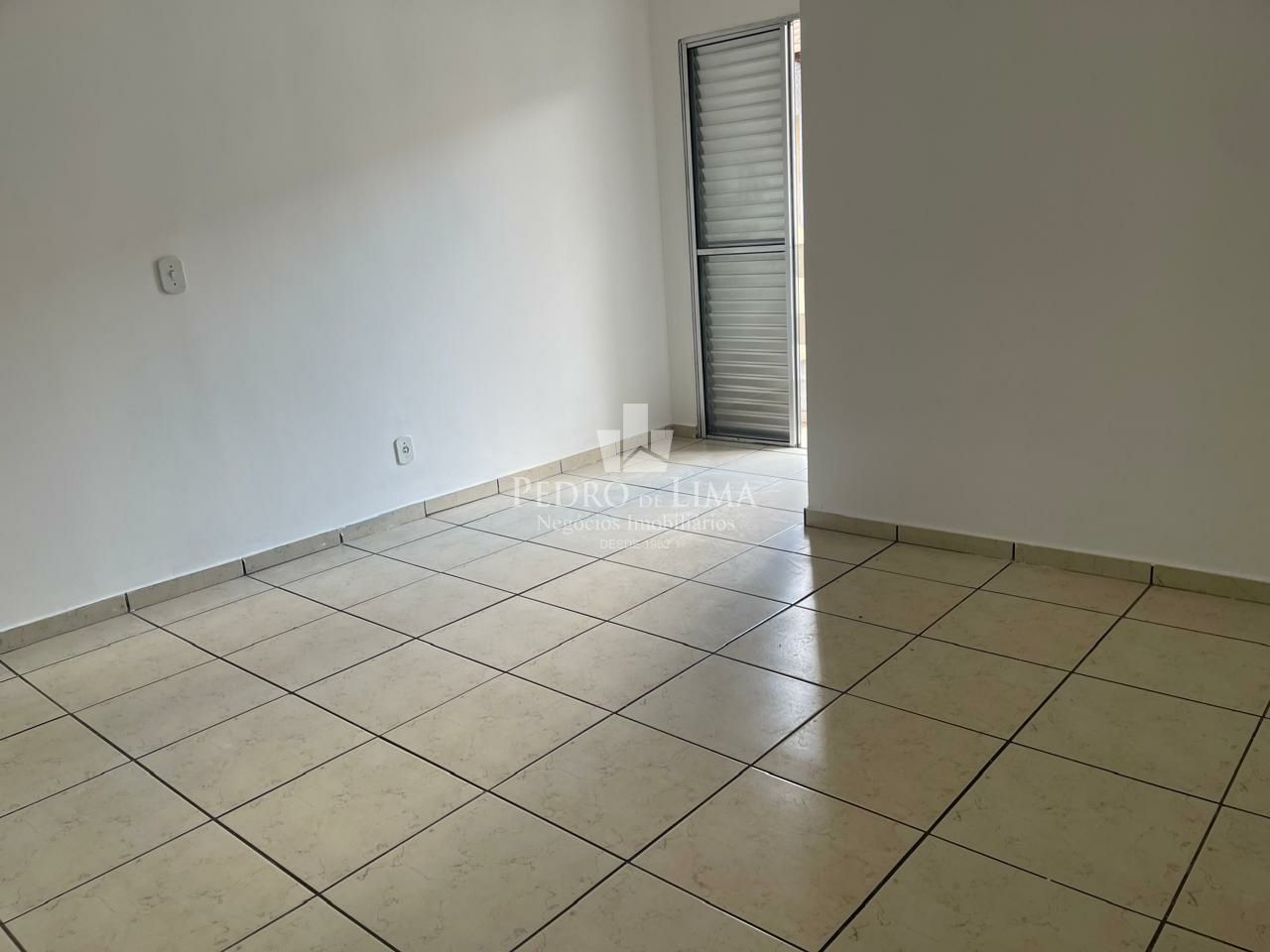 Sobrado em condomínio fechado 2 suítes 2 vagas com edicula, na Penha.