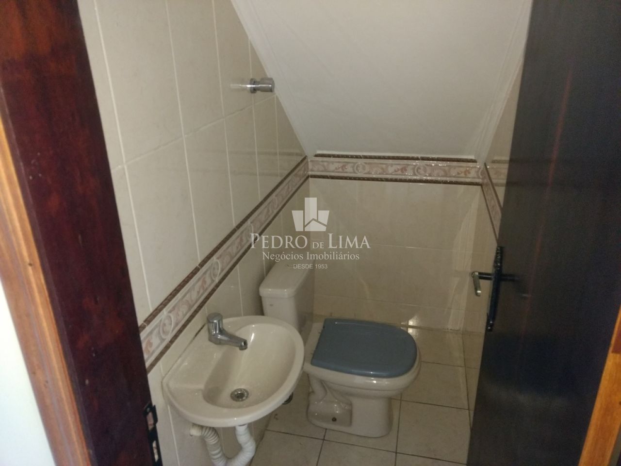 Sobrado em condomínio fechado 3 suítes 2 vagas, 2 km do Metro Vila Matilde, ótima localização.