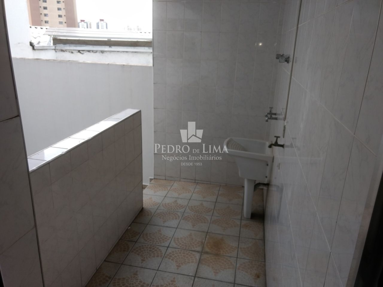 Sobrado em condomínio fechado 3 suítes 2 vagas, 2 km do Metro Vila Matilde, ótima localização.