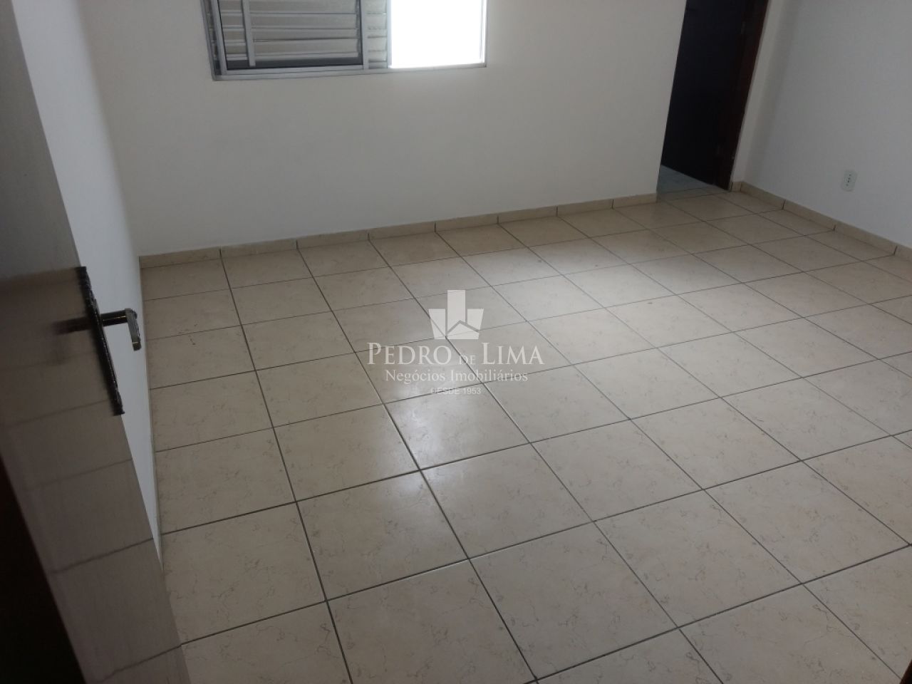 Sobrado em condomínio fechado 3 suítes 2 vagas, 2 km do Metro Vila Matilde, ótima localização.