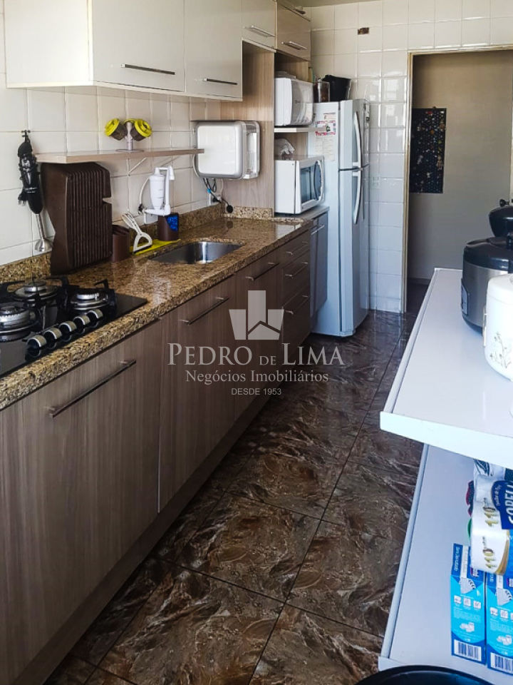 Cobertura com 4 dormitórios e 2 vagas na Penha 