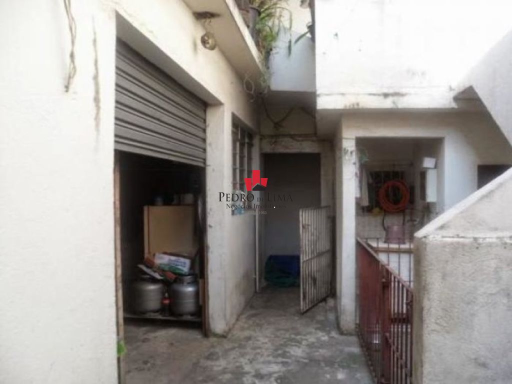 Prédio comercial com moradia