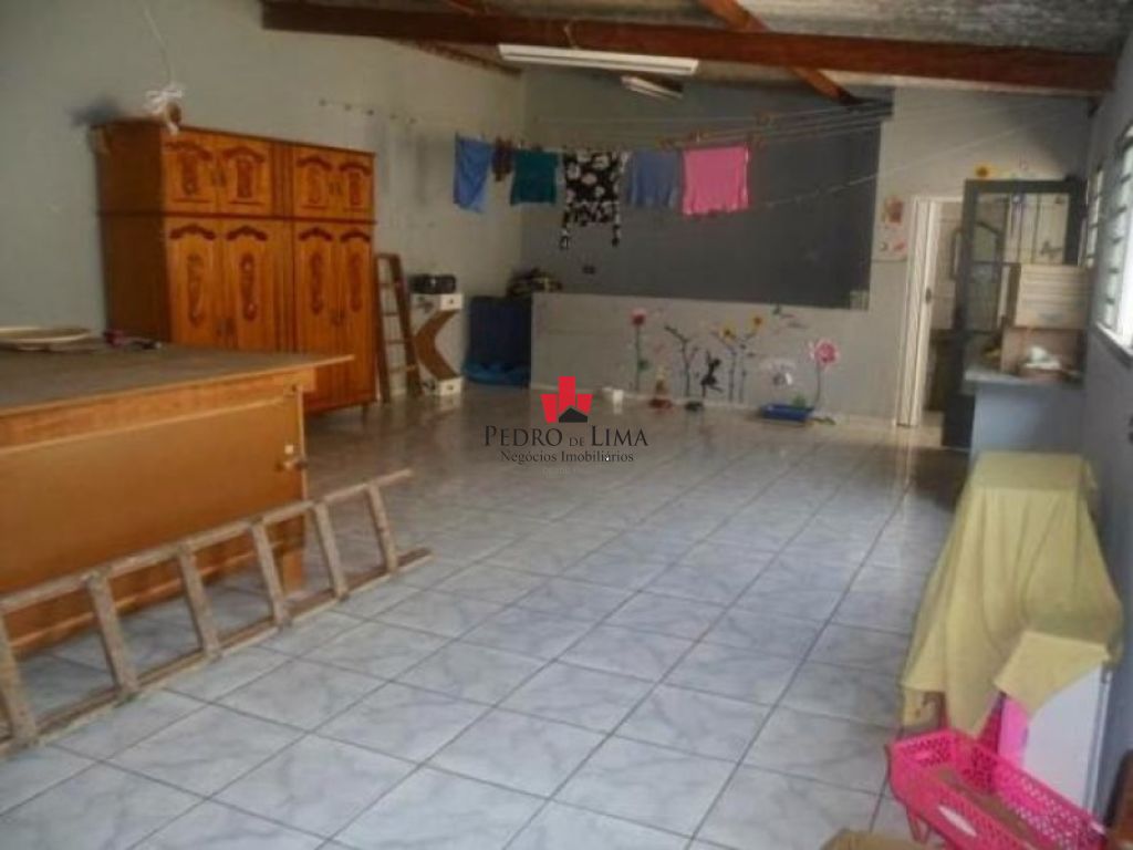 Prédio comercial com moradia