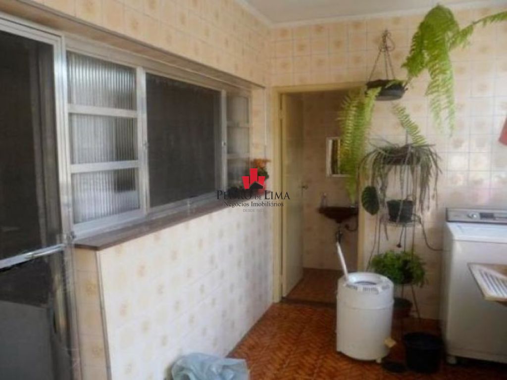 Prédio comercial com moradia