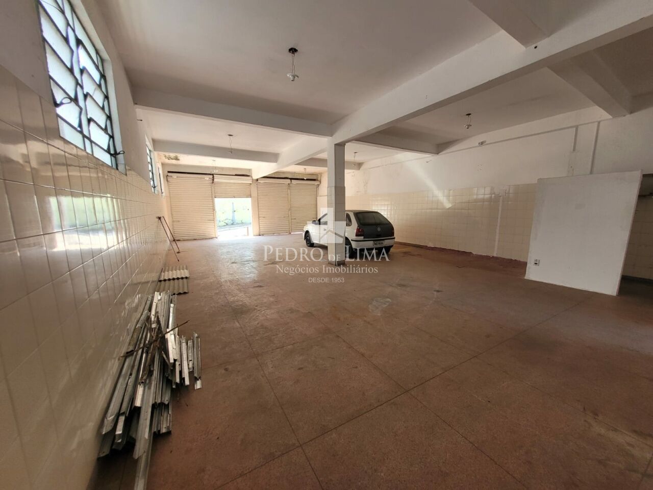 imagem do imovel Salão comercial duplo em vão livre, rua com bom fuxo de pedestre. Pé direito de 4m. ref: PE20247