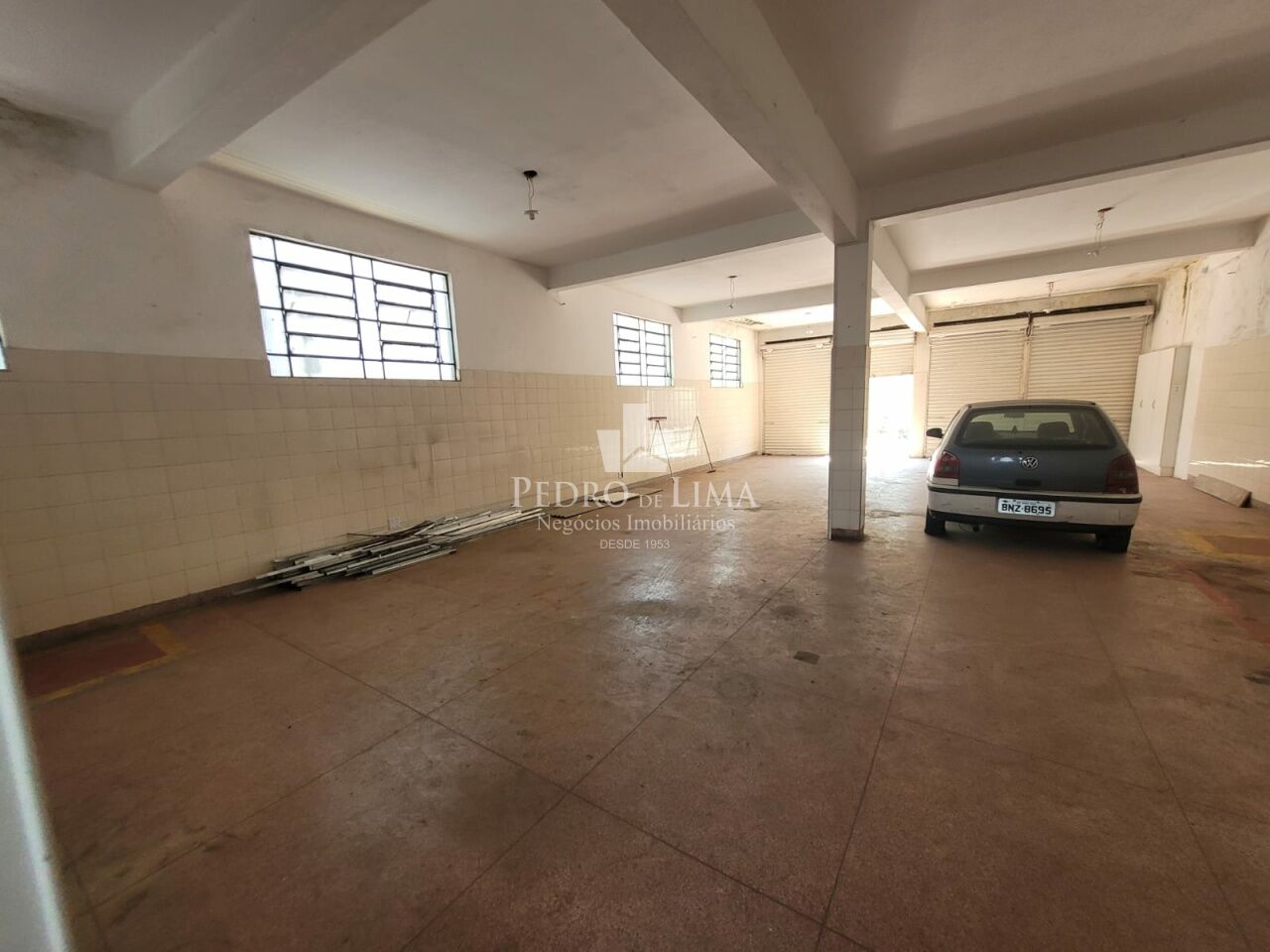 imagem do imovel Salão comercial duplo em vão livre, rua com bom fuxo de pedestre. Pé direito de 4m. ref: PE20247