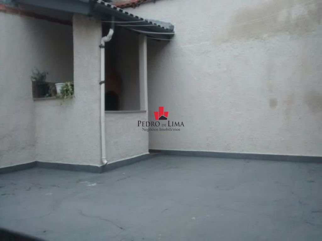 Casa térrea 4 dormitórios sendo 1 suíte  e 3  vagas, em  Ponte Rasa