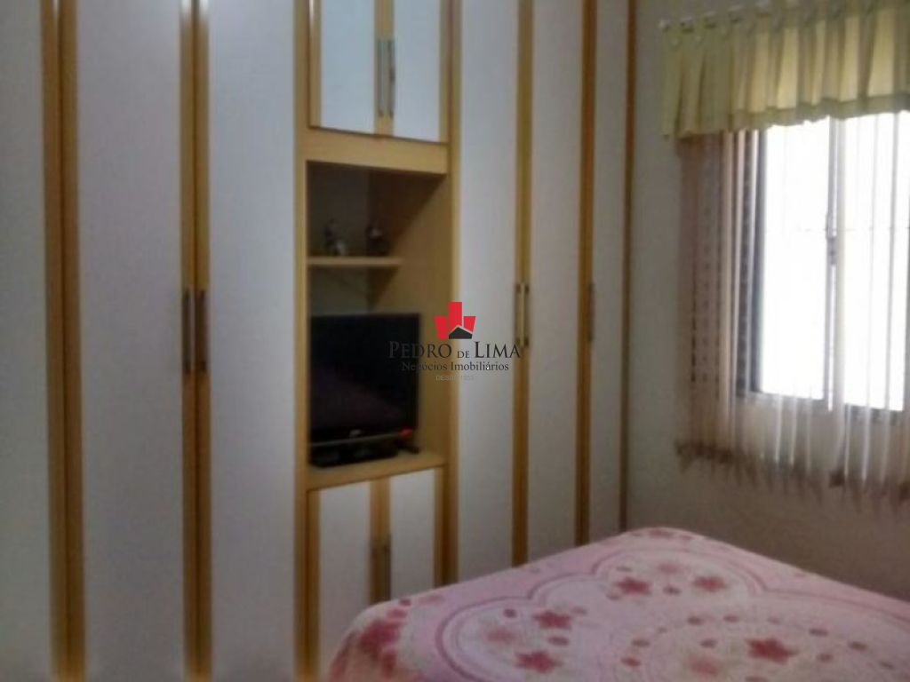 Casa térrea 4 dormitórios sendo 1 suíte  e 3  vagas, em  Ponte Rasa