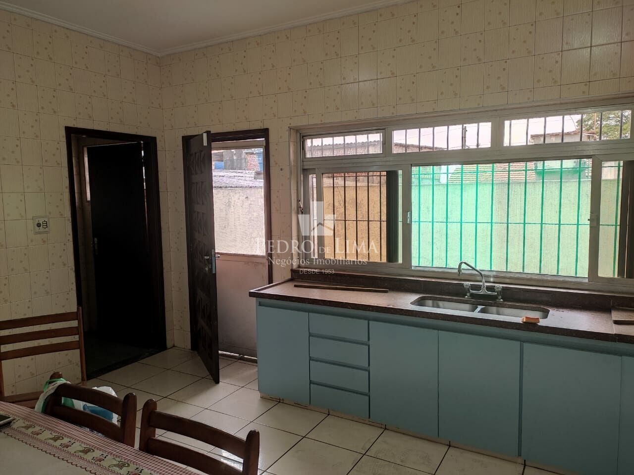 Casa Térrea 280m² com 5 dormitórios sendo 1 suíte, 4 banheiros e 10 vagas