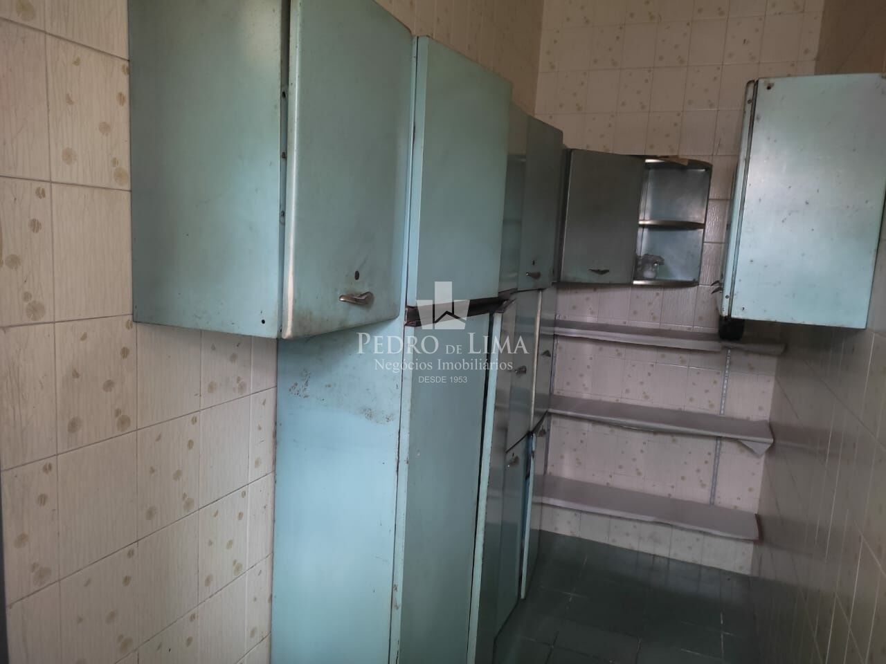 Casa Térrea 280m² com 5 dormitórios sendo 1 suíte, 4 banheiros e 10 vagas