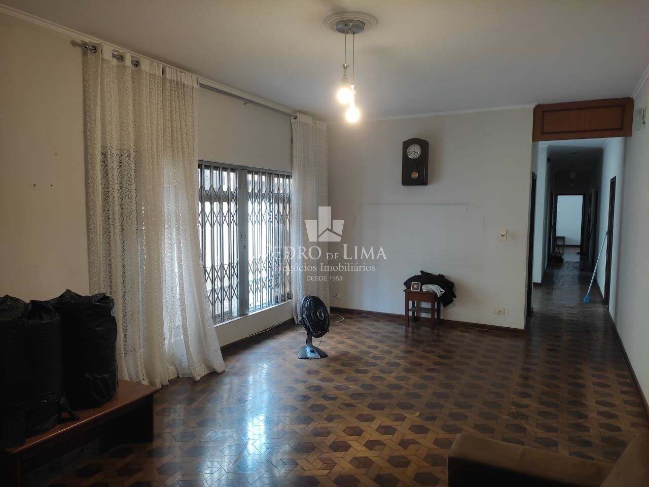 imagem do imovel Casa Térrea 280m² com 5 dormitórios sendo 1 suíte, 4 banheiros e 10 vagas ref: PE22934