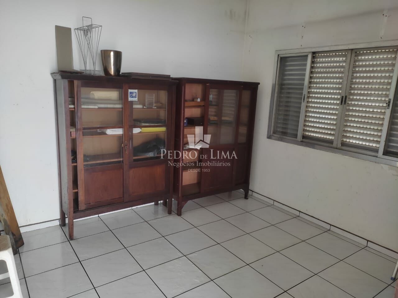 Casa Térrea 280m² com 5 dormitórios sendo 1 suíte, 4 banheiros e 10 vagas