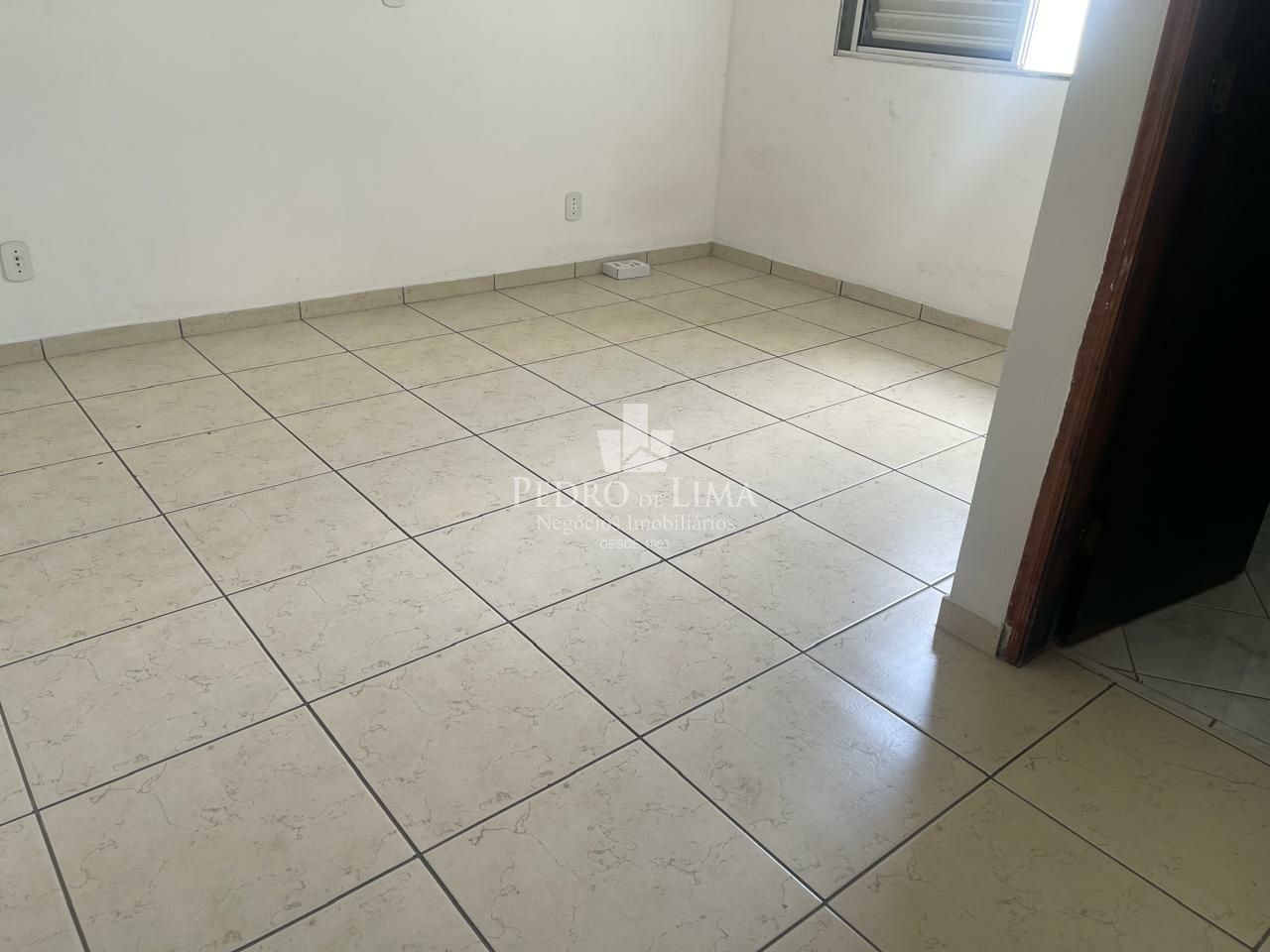Sobrado em condomínio fechado 2 suítes e  2 vagas, na Penha.