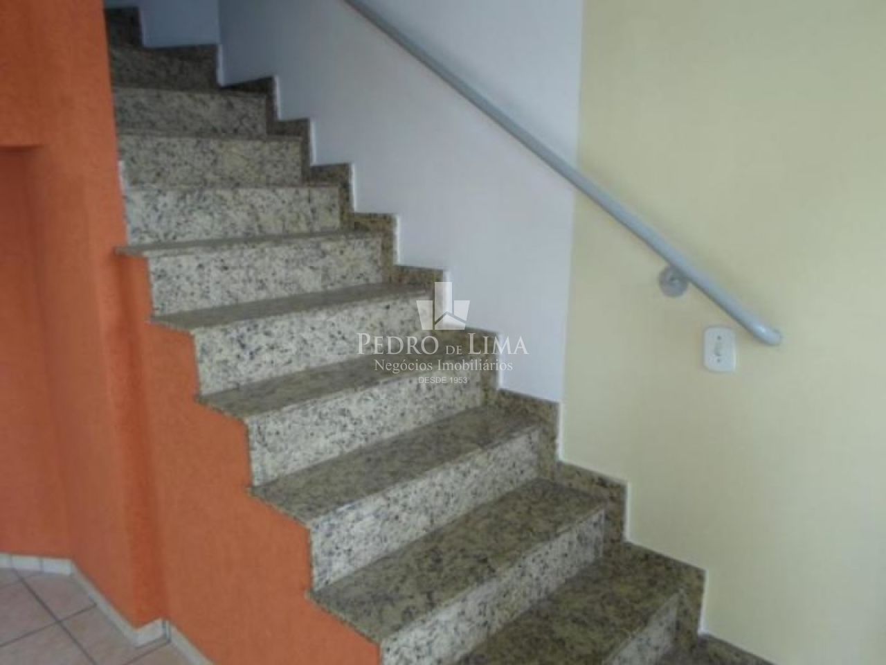 imagem do imovel Sobrado em condomínio fechado 2 suítes e  2 vagas, na Penha. ref: PE23106