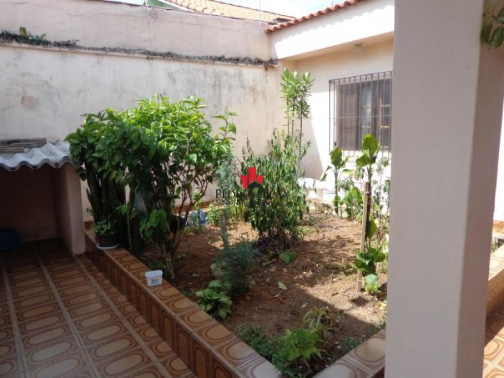 Casa Terrea com edicula /sobrado