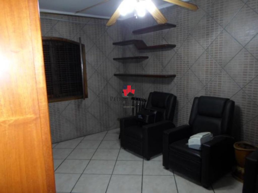 Sobrado com 3 dormitórios sendo 1 suíte e 8 vagas, no Cangaíba.