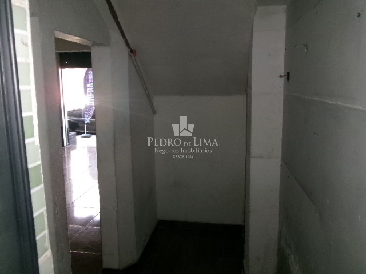 Salão Comercial com 1 cozinha e 1wc 
