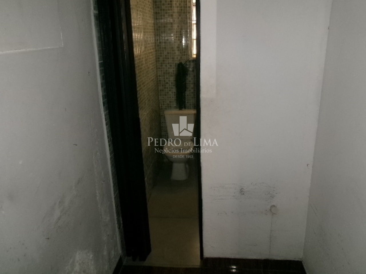Salão Comercial com 1 cozinha e 1wc 