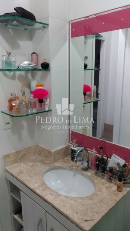 Sobrado em condomínio fechado 3 dormitórios sendo 1 suíte, 2 vagas, em Vila Carrão