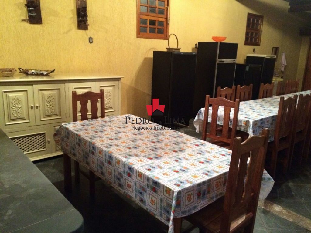 Chacara  com  3 dormitórios sendo 2 suítes, churrasqueira, piscina e 45 vagas, no Atibaia.
