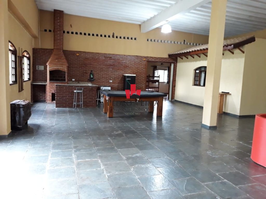 Chacara  com  3 dormitórios sendo 2 suítes, churrasqueira, piscina e 45 vagas, no Atibaia.