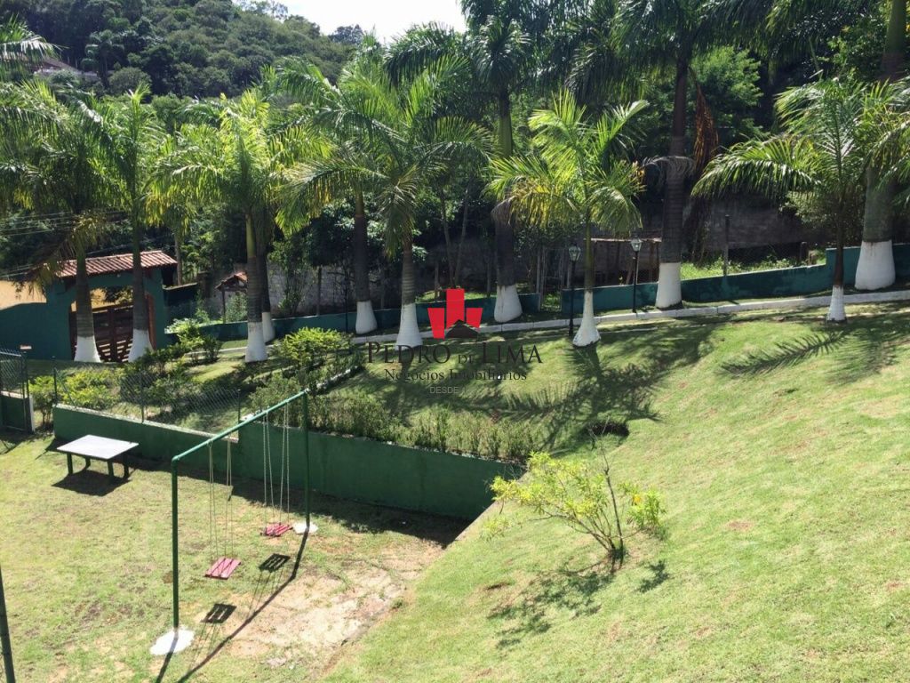 Chacara  com  3 dormitórios sendo 2 suítes, churrasqueira, piscina e 45 vagas, no Atibaia.