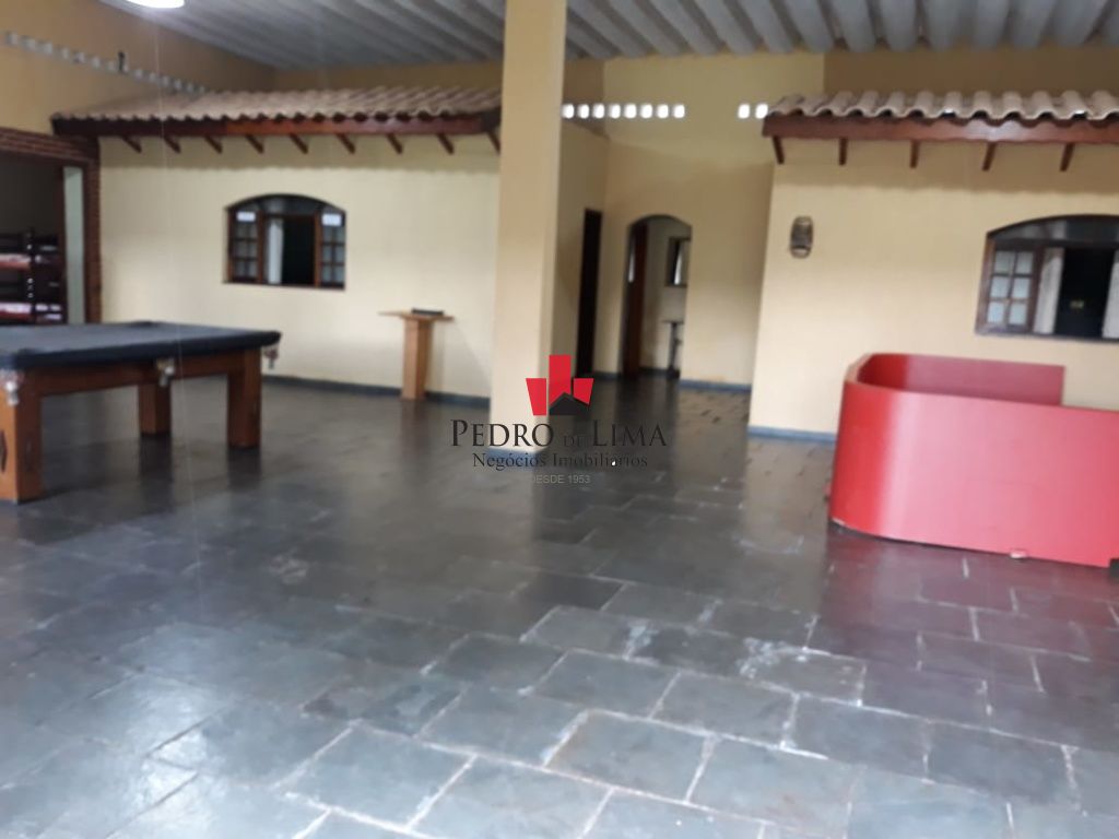 Chacara  com  3 dormitórios sendo 2 suítes, churrasqueira, piscina e 45 vagas, no Atibaia.
