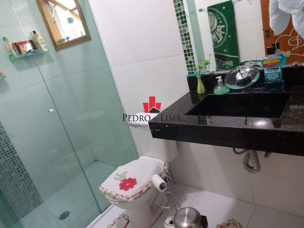 Sobrado frontal  com 3 dormitórios sendo 1 suíte e 5 vagas, no  Parque Do Carmo.