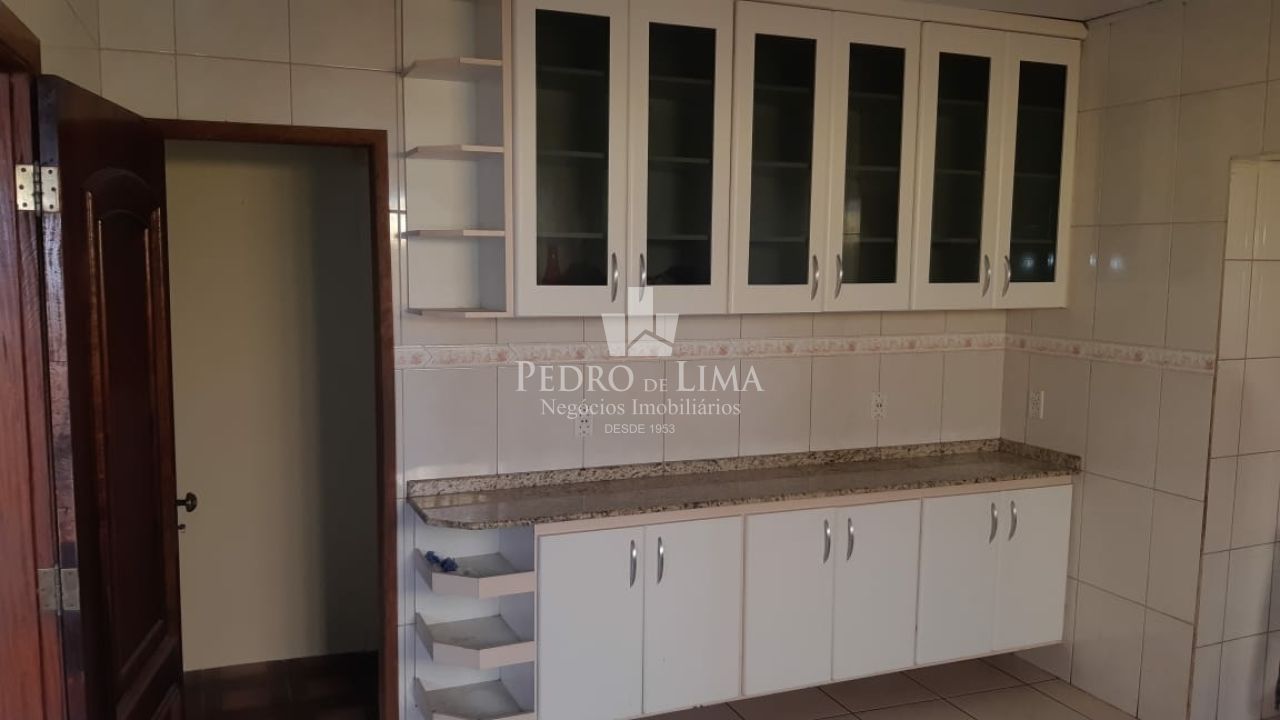 Casa assobradada de 3 quartos sem vaga de garagem, na Penha.