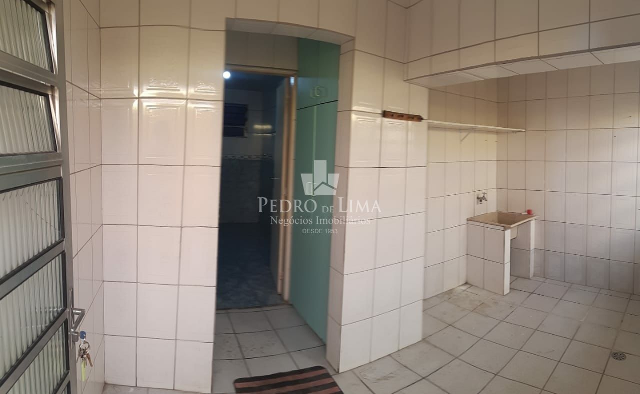 Casa assobradada de 3 quartos sem vaga de garagem, na Penha.