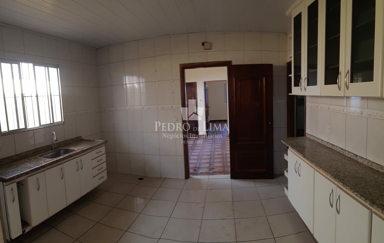 Casa assobradada de 3 quartos sem vaga de garagem, na Penha.