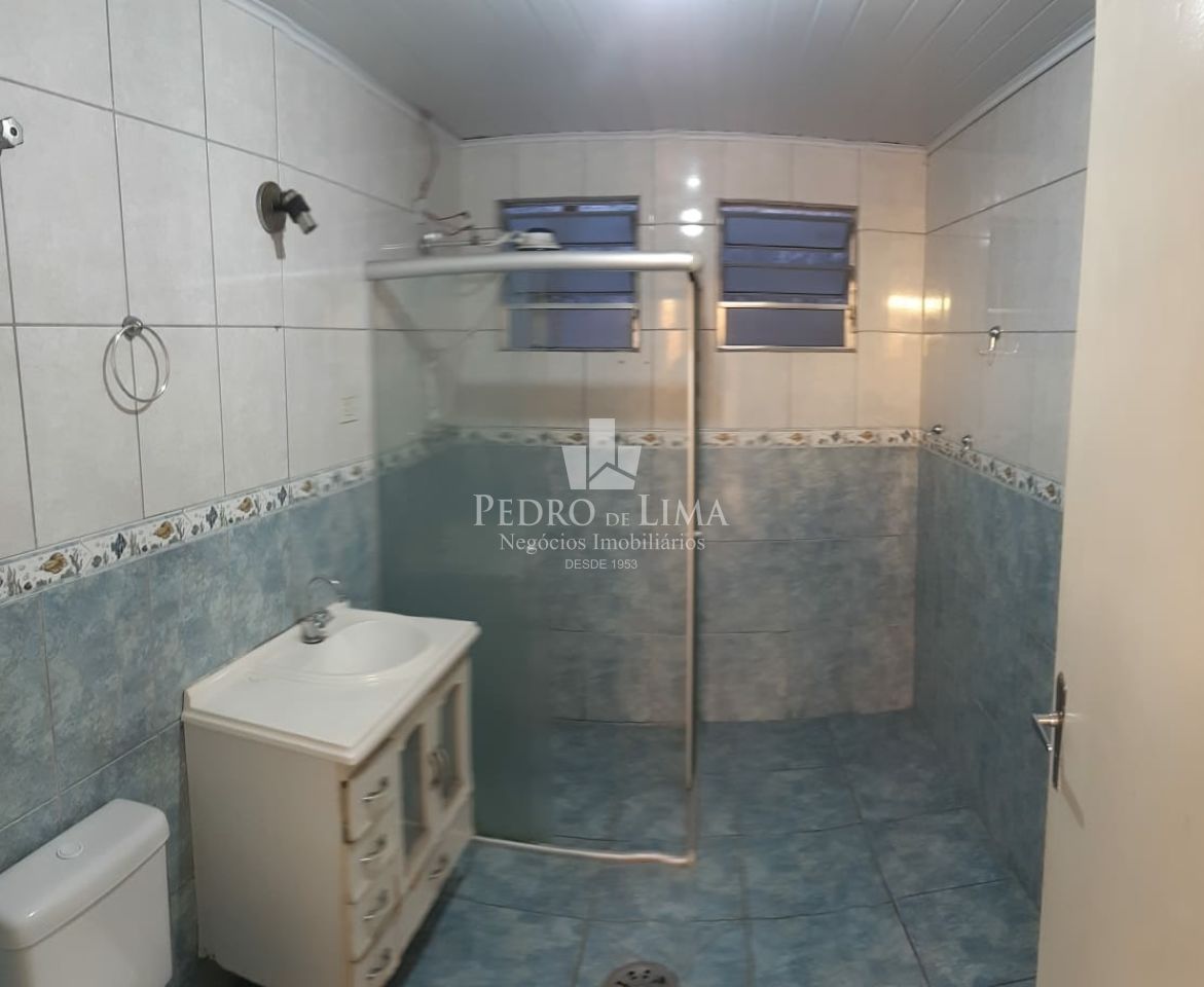 Casa assobradada de 3 quartos sem vaga de garagem, na Penha.