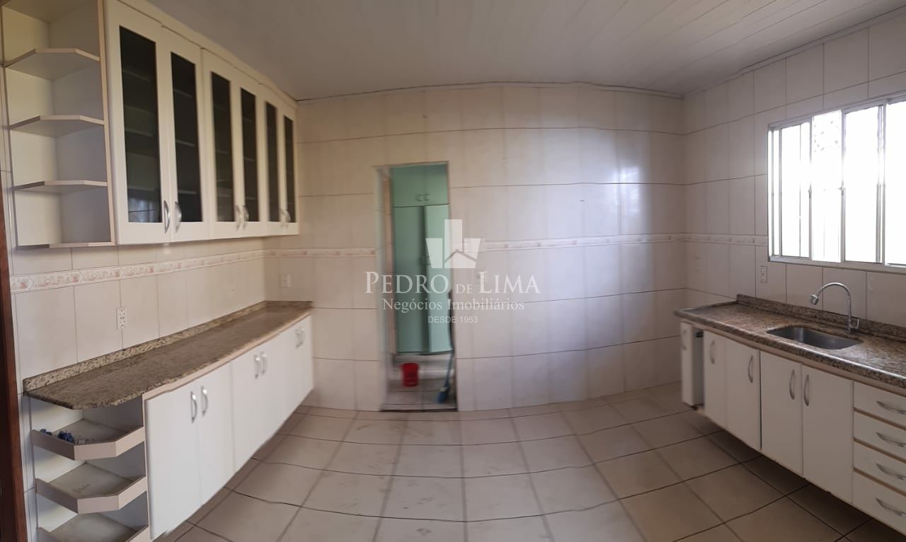 Casa assobradada de 3 quartos sem vaga de garagem, na Penha.