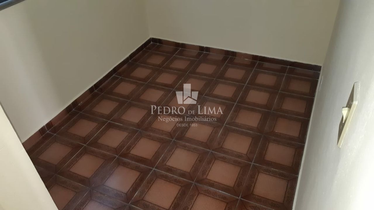 Casa assobradada de 3 quartos sem vaga de garagem, na Penha.