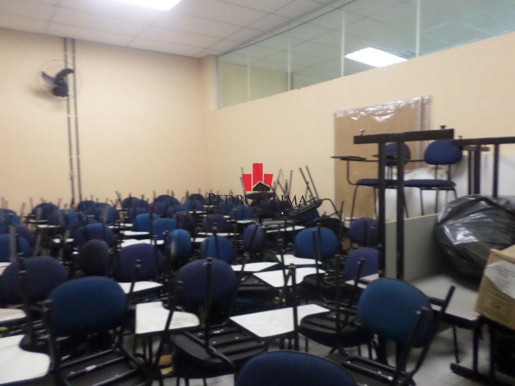 Prédio comercial em Av principal no Arthur Alvim com 15 vagas aproximadamente