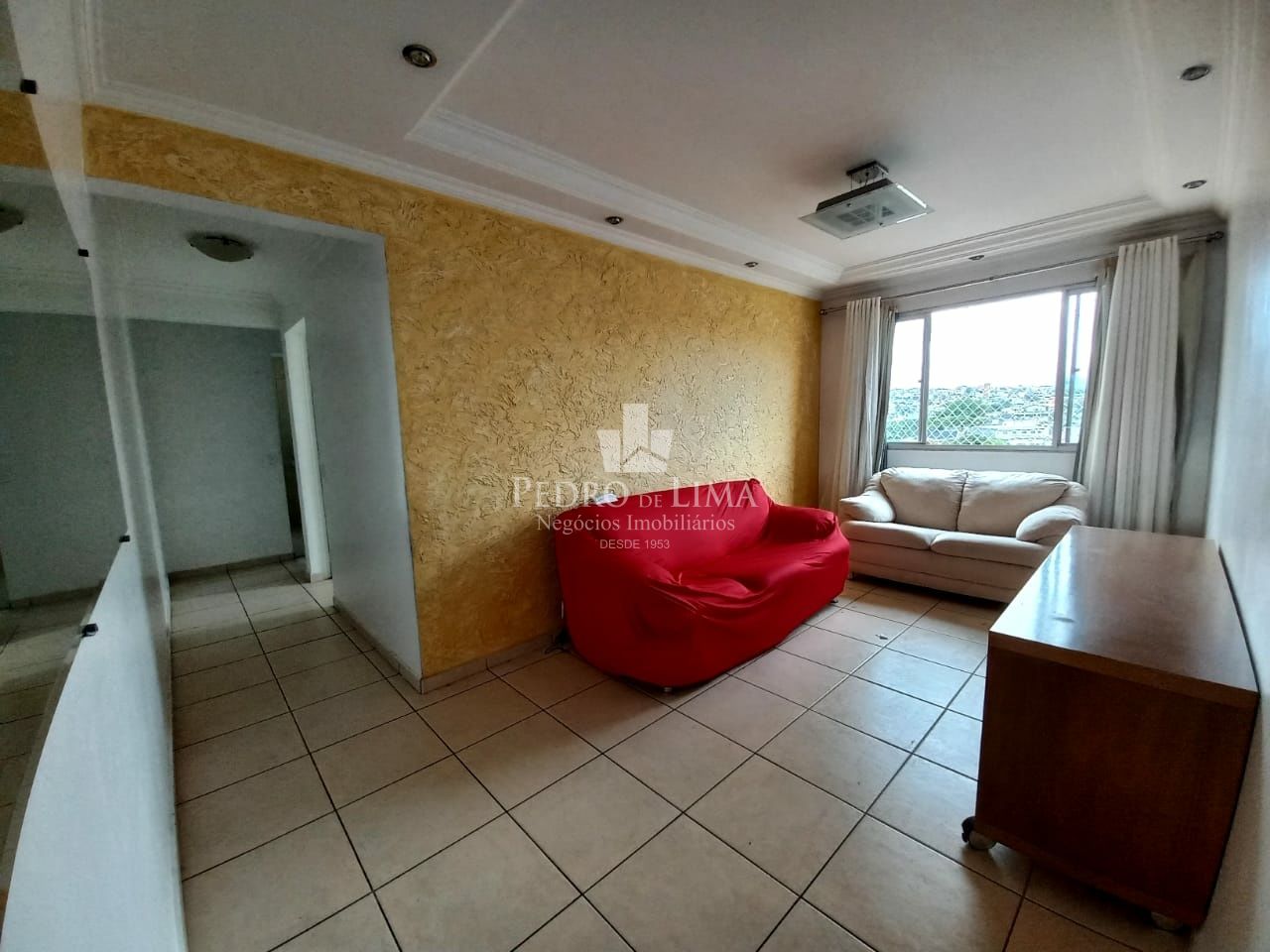 Apartamento com 2 dormitórios, 1 sala, 1 cozinha, semi- mobiliado e 1 vaga coberta - Penha