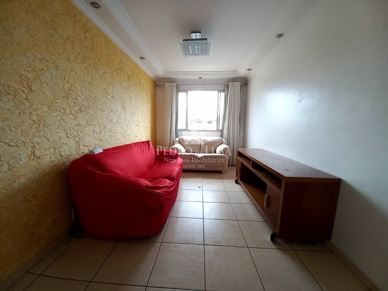 Apartamento com 2 dormitórios, 1 sala, 1 cozinha, semi- mobiliado e 1 vaga coberta - Penha