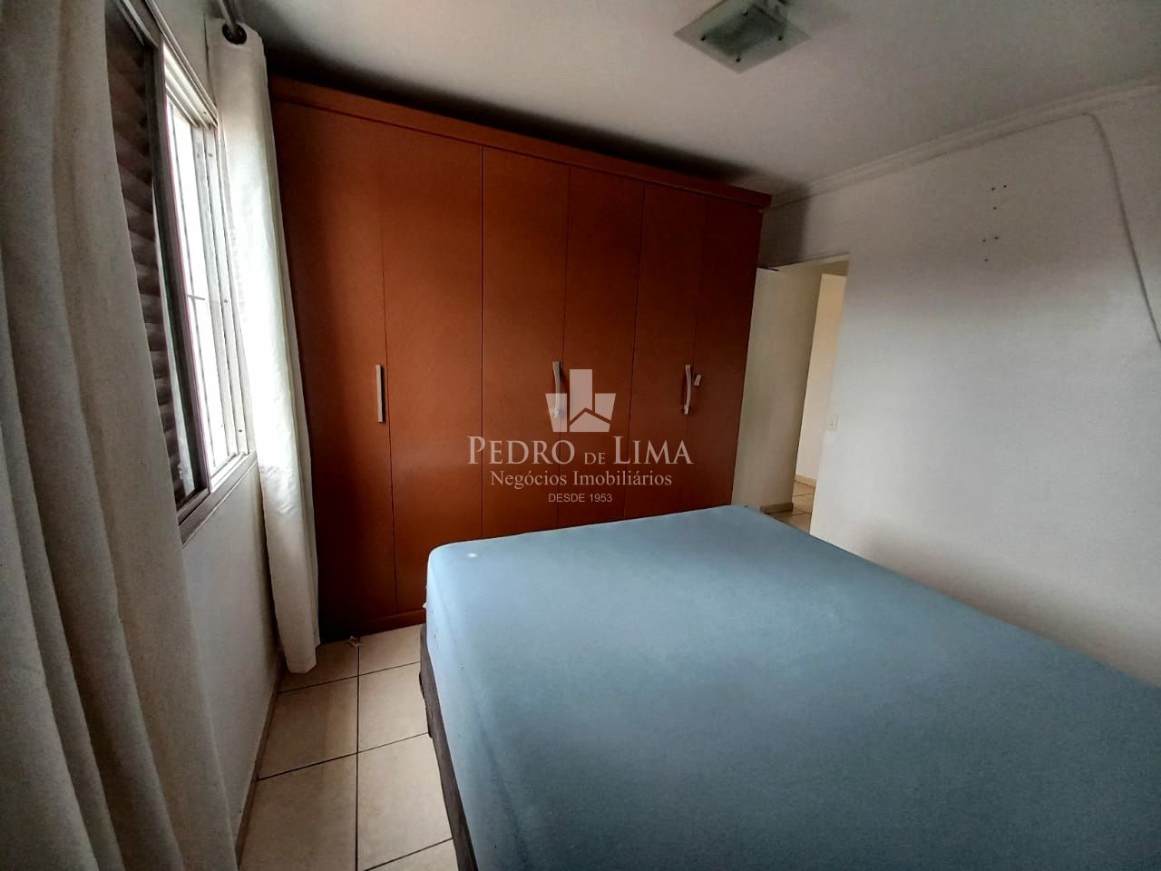 Apartamento com 2 dormitórios, 1 sala, 1 cozinha, semi- mobiliado e 1 vaga coberta - Penha