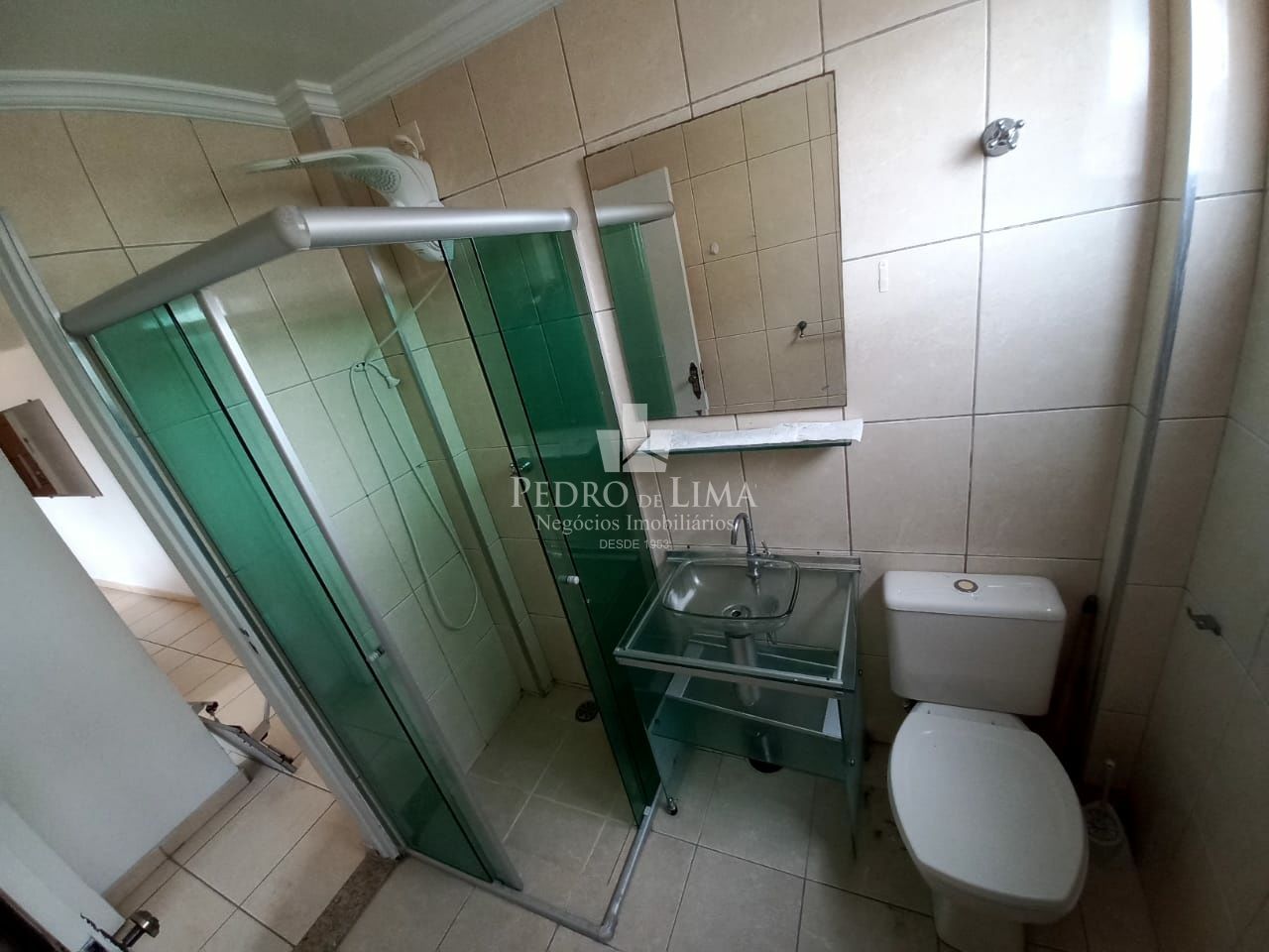 Apartamento com 2 dormitórios, 1 sala, 1 cozinha, semi- mobiliado e 1 vaga coberta - Penha