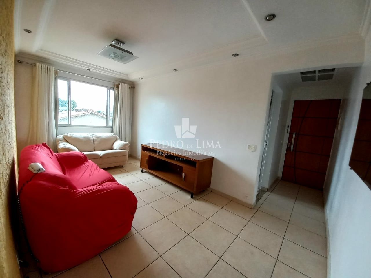Apartamento com 2 dormitórios, 1 sala, 1 cozinha, semi- mobiliado e 1 vaga coberta - Penha