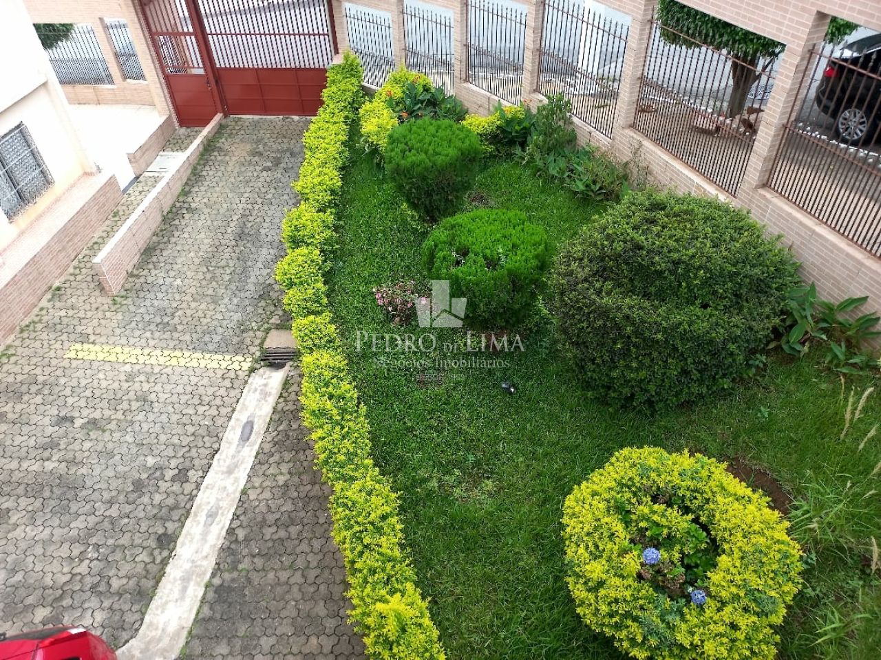 imagem do imovel Apartamento com 2 dormitórios, 1 sala, 1 cozinha, semi- mobiliado e 1 vaga coberta - Penha ref: PE33426