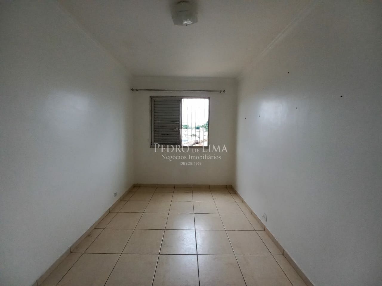 Apartamento com 2 dormitórios, 1 sala, 1 cozinha, semi- mobiliado e 1 vaga coberta - Penha