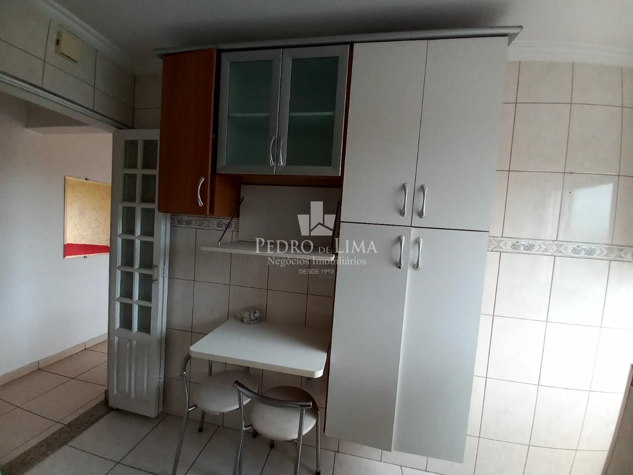 Apartamento com 2 dormitórios, 1 sala, 1 cozinha, semi- mobiliado e 1 vaga coberta - Penha