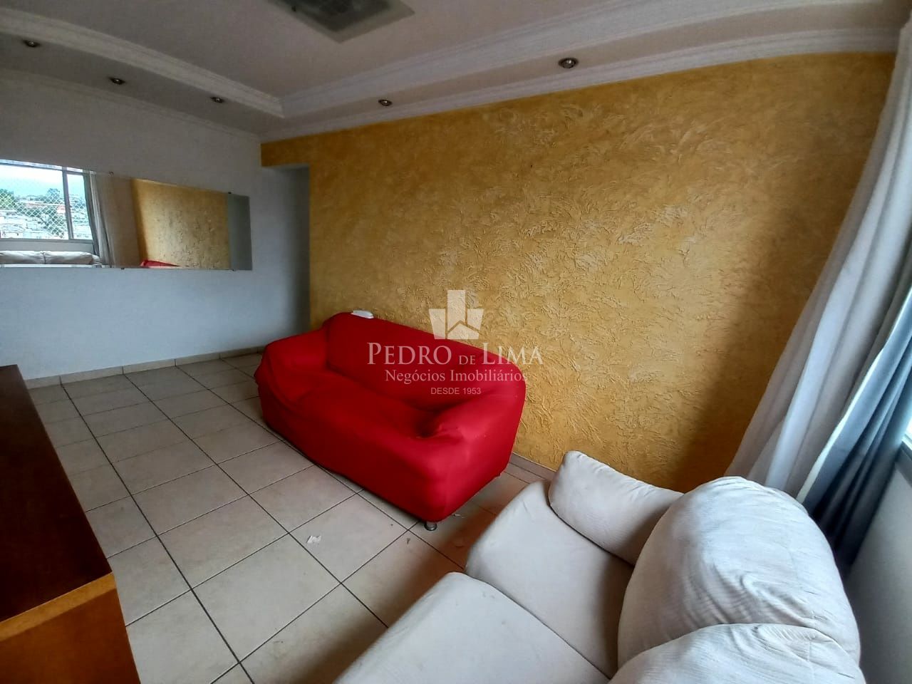 Apartamento com 2 dormitórios, 1 sala, 1 cozinha, semi- mobiliado e 1 vaga coberta - Penha