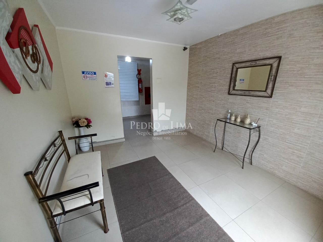 imagem do imovel Apartamento com 2 dormitórios, 1 sala, 1 cozinha, semi- mobiliado e 1 vaga coberta - Penha ref: PE33426