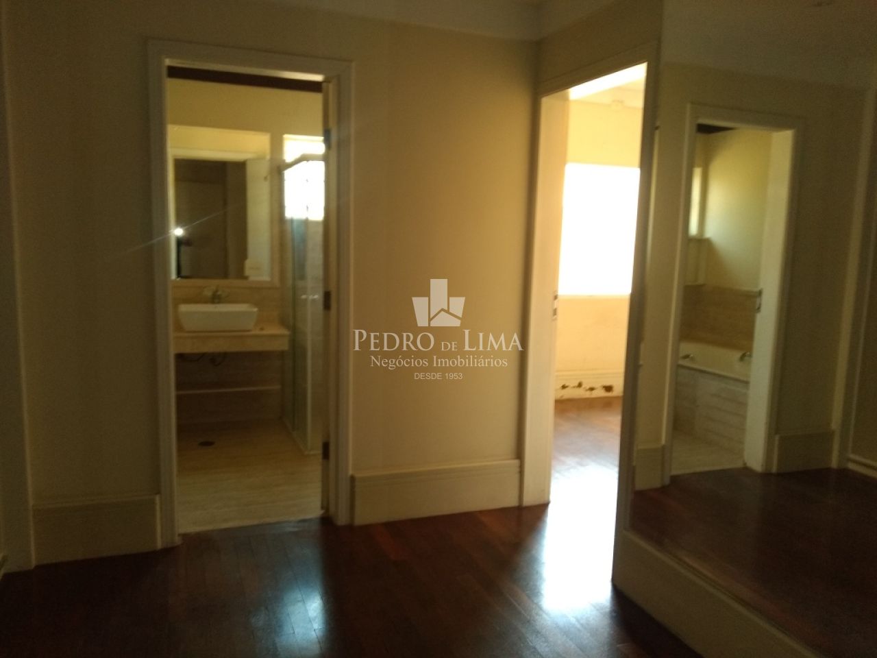 Casa Térrea 3 Suites e 10 Vagas Cangaiba Locação Comercial
